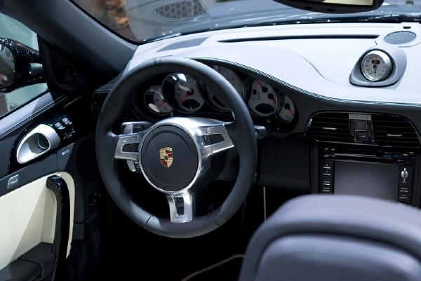 cockpit-porsche-spyder