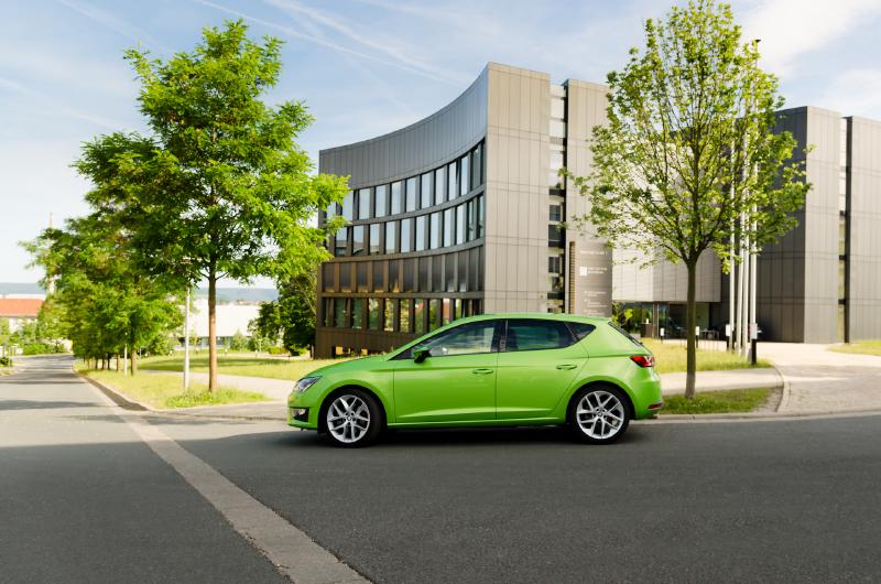 auto-kreuzung-seat-leon