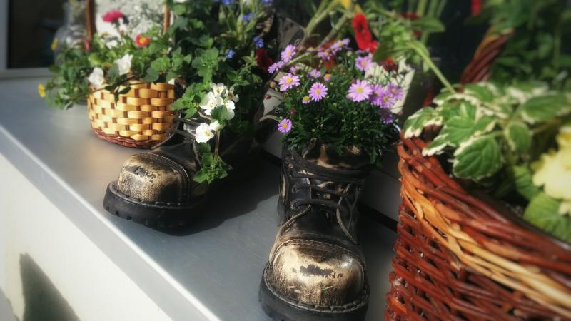 springer-mit-blumen